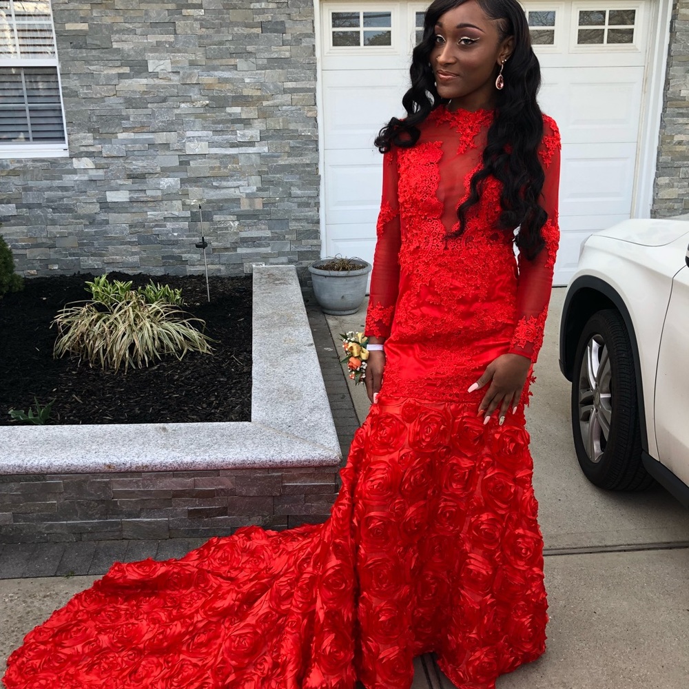 Size 6 good condition no tears or damage done